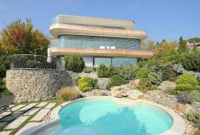 Estate photo