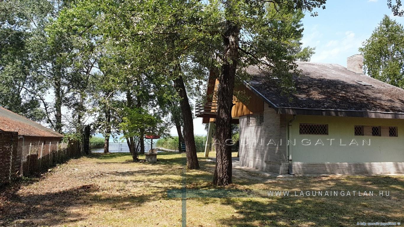Balatoni luxustelek eladó Laguna Ingatlanközpont