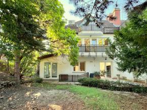 Estate photo